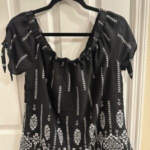Society Black and White Chevron Off the Shoulder Top Junior’s Large